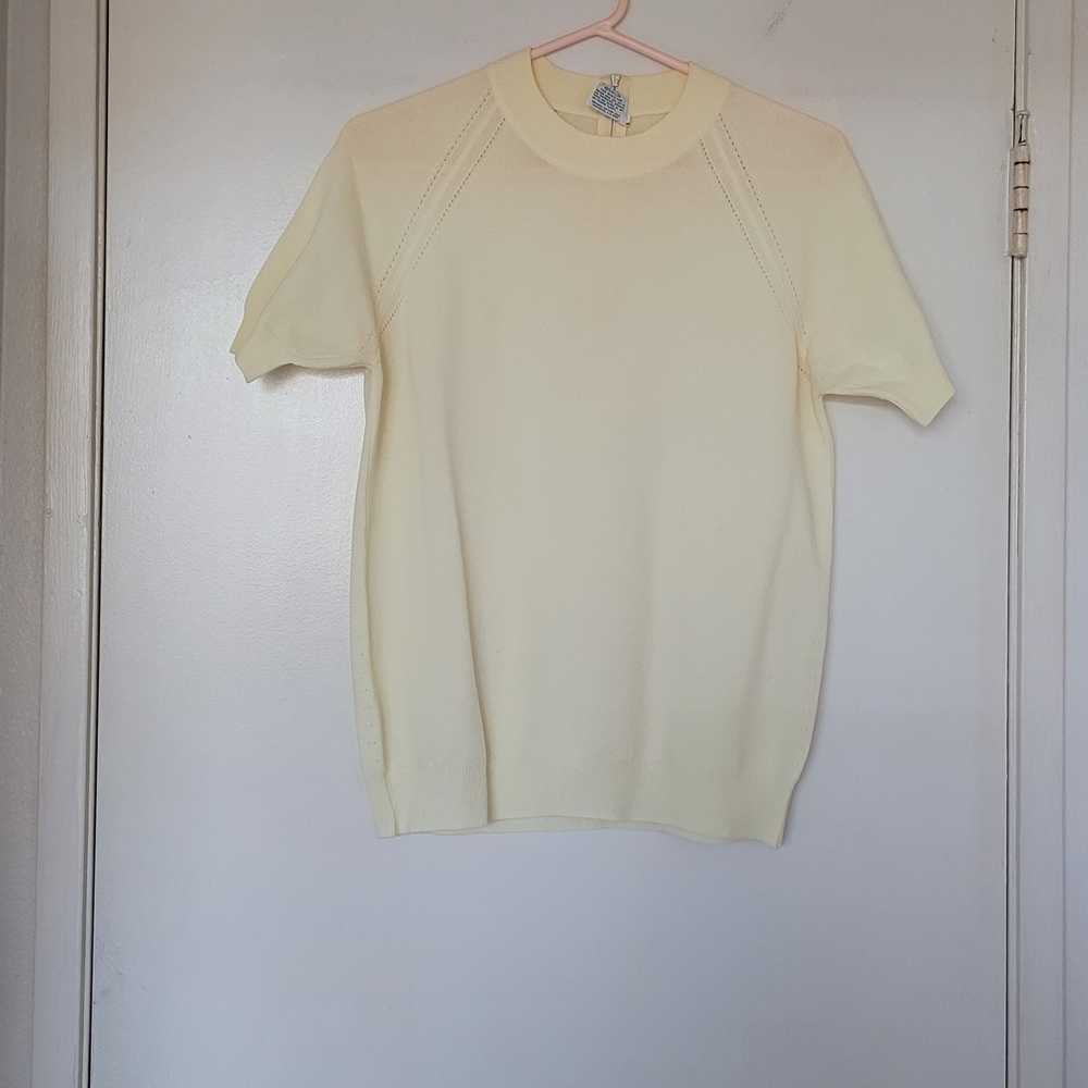 Vintage Designers Originals Women's Light Yellow Crewneck Sweater